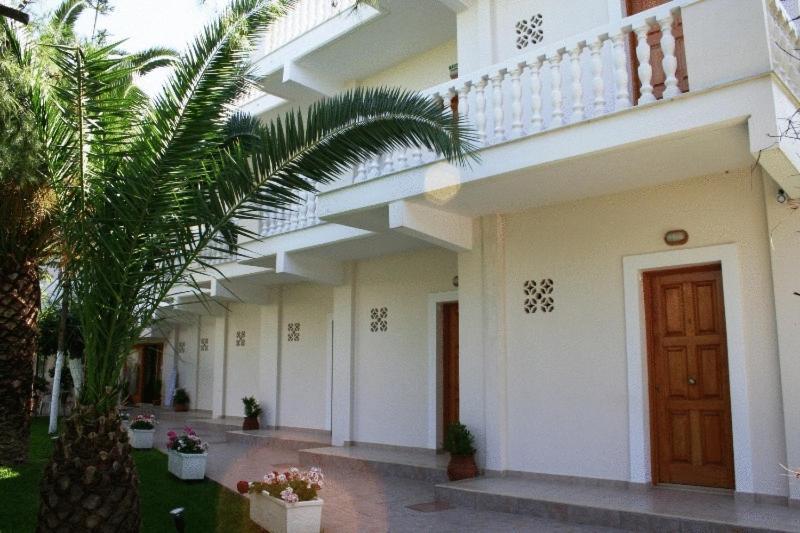 Posidonia Pension Amarynthos Ngoại thất bức ảnh