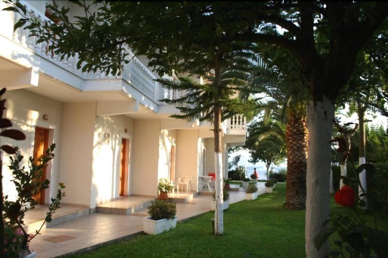 Posidonia Pension Amarynthos Ngoại thất bức ảnh