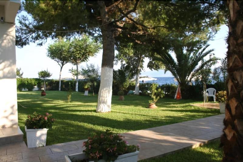 Posidonia Pension Amarynthos Ngoại thất bức ảnh