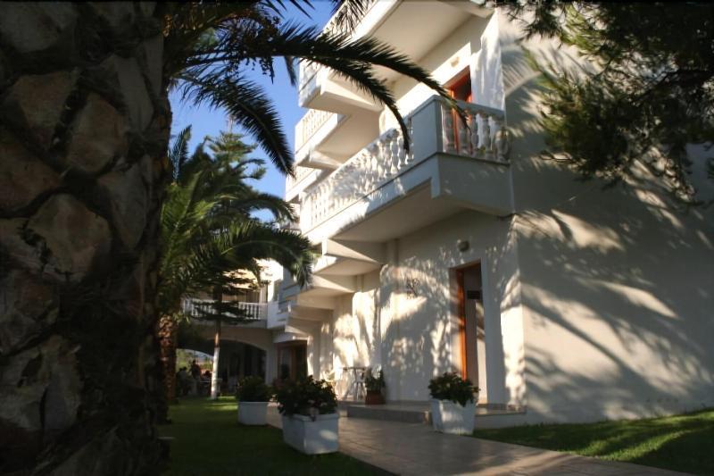 Posidonia Pension Amarynthos Ngoại thất bức ảnh