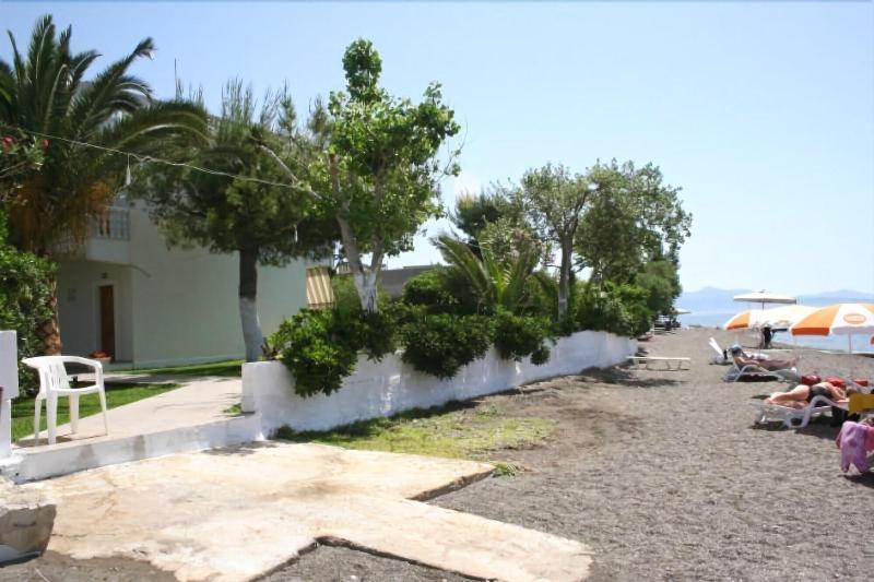 Posidonia Pension Amarynthos Ngoại thất bức ảnh