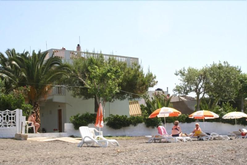 Posidonia Pension Amarynthos Ngoại thất bức ảnh