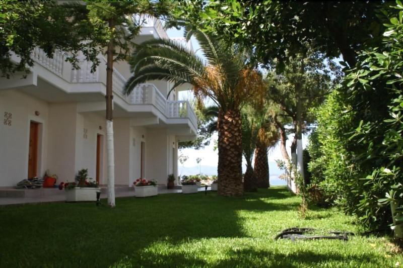 Posidonia Pension Amarynthos Ngoại thất bức ảnh