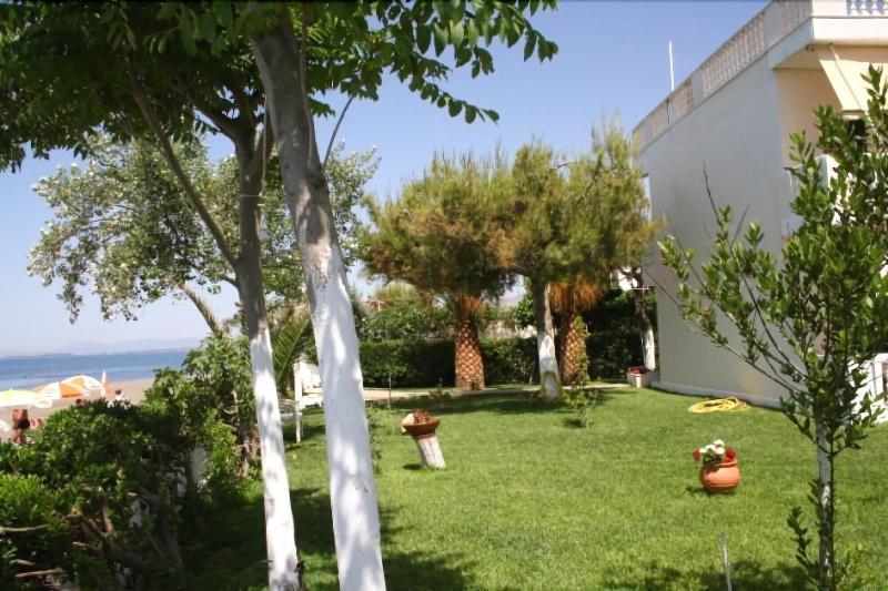 Posidonia Pension Amarynthos Ngoại thất bức ảnh