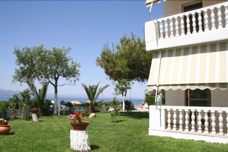 Posidonia Pension Amarynthos Ngoại thất bức ảnh