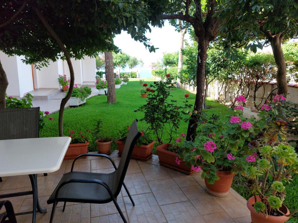Posidonia Pension Amarynthos Ngoại thất bức ảnh