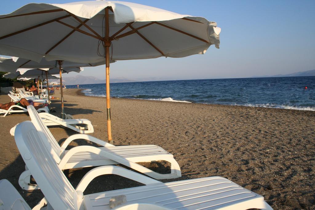 Posidonia Pension Amarynthos Ngoại thất bức ảnh