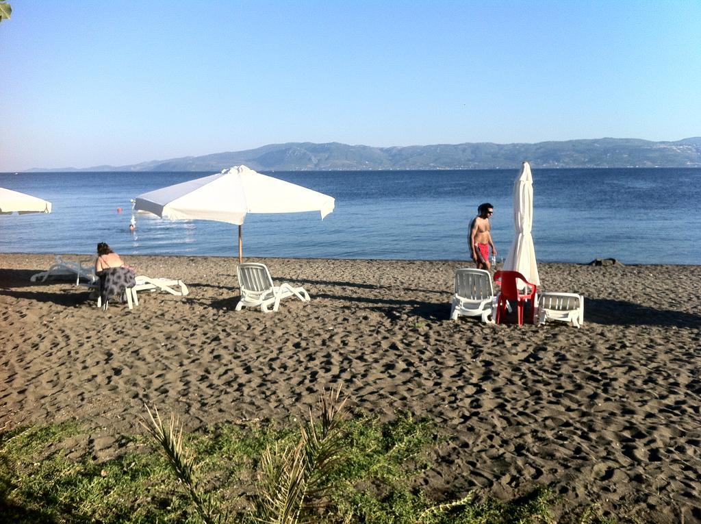 Posidonia Pension Amarynthos Ngoại thất bức ảnh