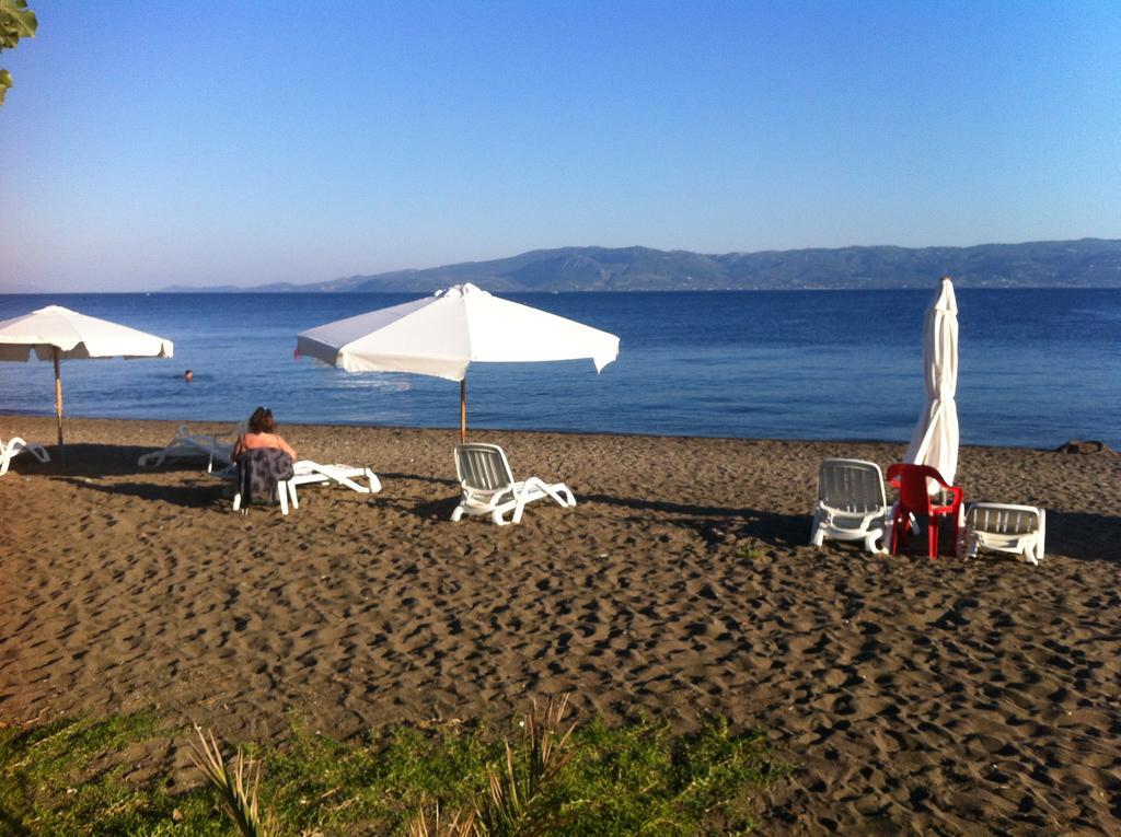 Posidonia Pension Amarynthos Ngoại thất bức ảnh