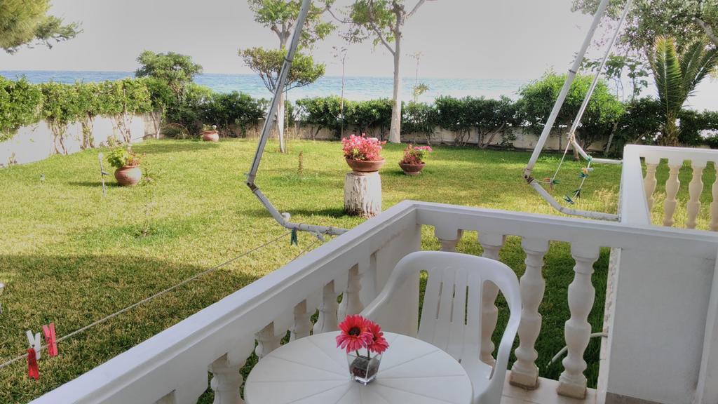 Posidonia Pension Amarynthos Ngoại thất bức ảnh