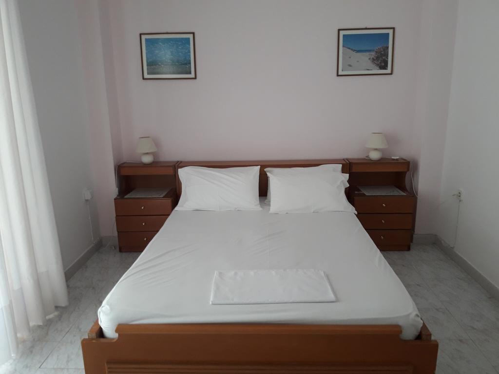 Posidonia Pension Amarynthos Ngoại thất bức ảnh