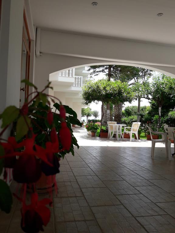 Posidonia Pension Amarynthos Ngoại thất bức ảnh